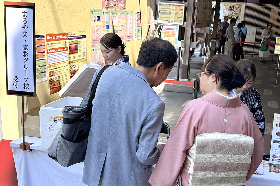歌舞伎座入口特設受付の様子
