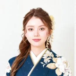 可憐さ際立つハーフアップのヘアスタイル