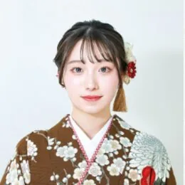 気品あふれる優雅なまとめ髪のヘアスタイル