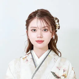 可憐さが際立つハーフアップのヘアスタイル