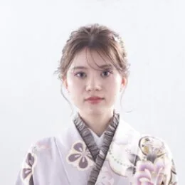 シンプル&モダンなアップスタイルのヘアスタイル